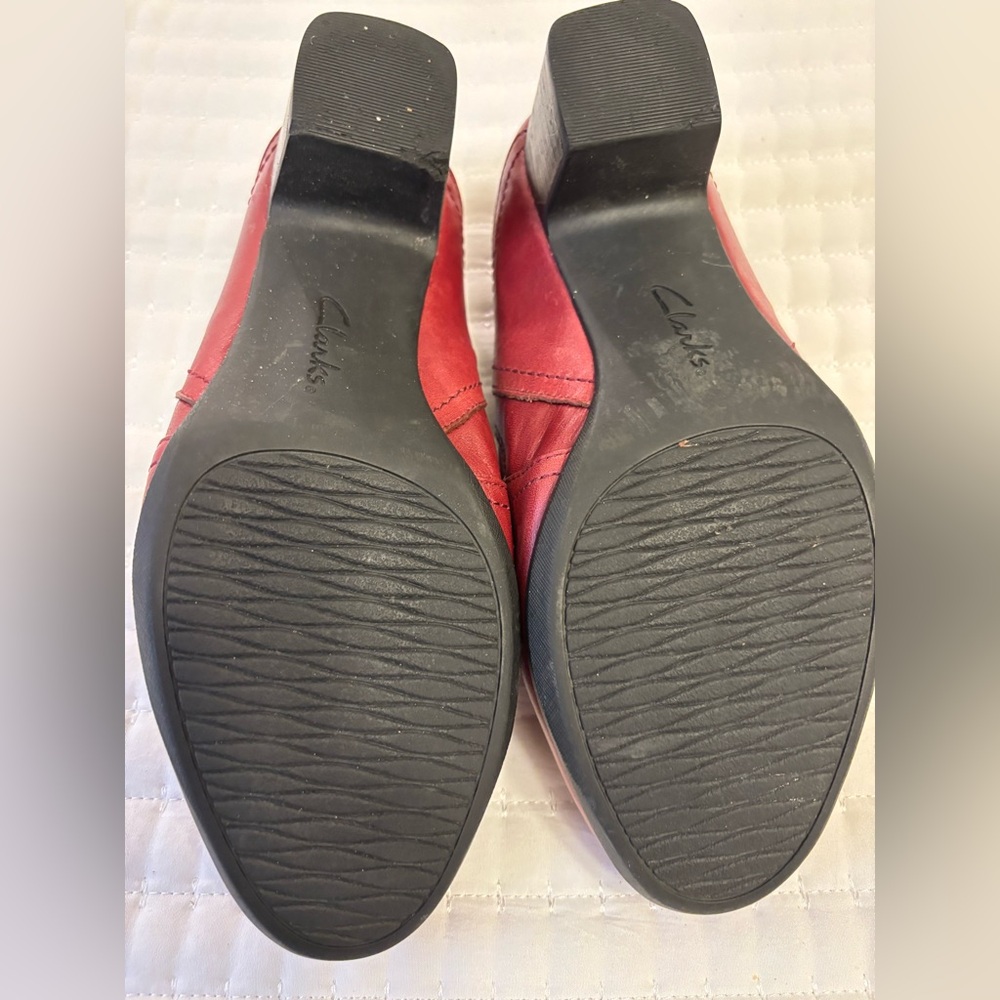 Clarks Pumps - Picture 2 of 3